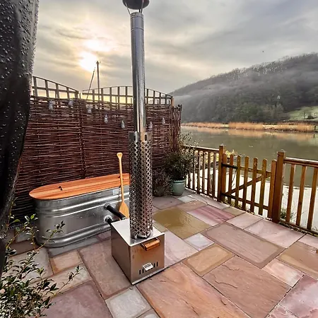 Viaduct River View & Outdoor Bath - Couples Retreat * Calstock